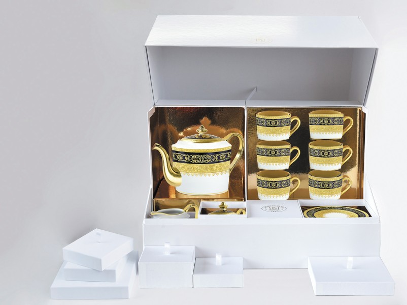 Large tea gift case (teapot, creamer, sugar bowl, 6 tea cups & saucers), "Beaugency", gold & blue